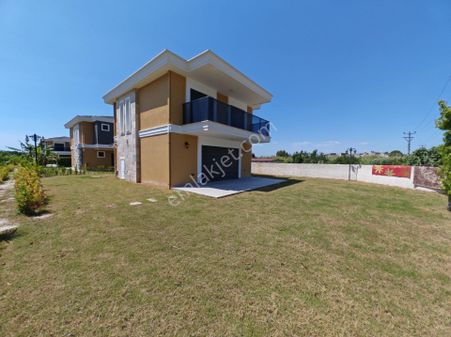 Kuşadası Davutlar Sahilinde Geniş Bahçeli Müstakil Sıfır Villa