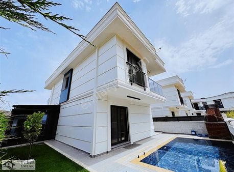 Ev-kur Emlaktan Kuşadası'nda Müstakil Havuzlu 5+2 Lüks Villa