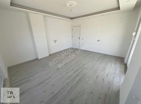 V.karşıyak'da Okul Tramvay Dibinde Katta Ayrı Mutfak 2+1 Daire