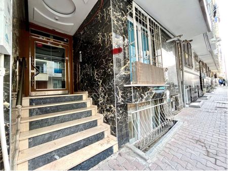 Bahçeşehir Mobilyacılar Karışısı Satılık Daire 2+1 Yüksek Giriş