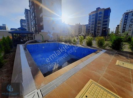 Köşe Daire 3 Cepheli Gmk Blv'na Yakın Geniş 1+1 Havuzlu
