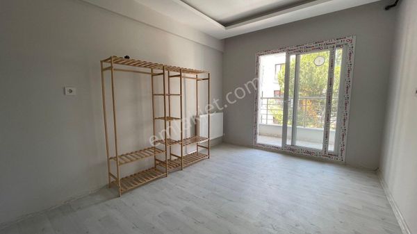 Yatırım Fırsatı Cadde Üstü Satılık 1+1