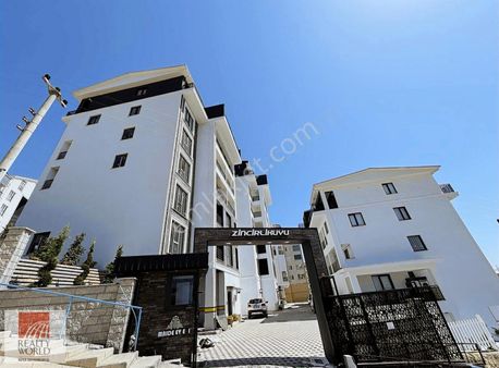 Maide Evleri Sitesi Asansörlü Kiralık 1+1 Bahçeli Dubleks Daire