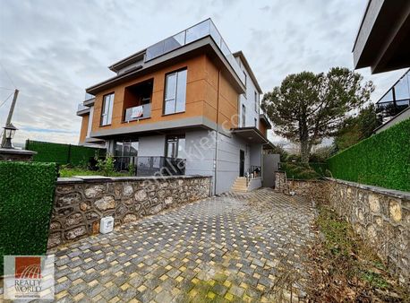Rw Nova'dan Başiskele Yeniköy'de Doğa İçinde 4+1 Tripleks Villa