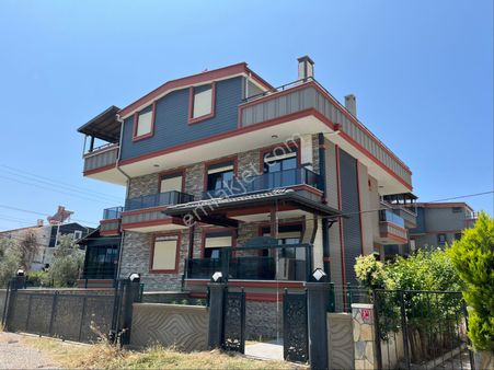 Mert Dinç Emlaktan Gürede Denize 400 Metre Triplex Kapalı Garajlı Villa