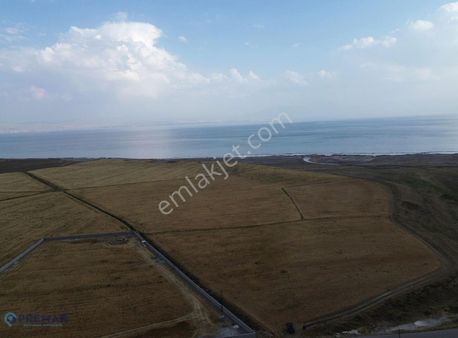 Van7bardakçı 22.205 M² Müstakil Tapulu Göl Manzaralı Tarla