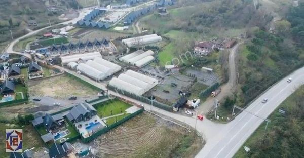 Sapanca Uzunkum'da 6334 M² Yola Cepheli Arazi