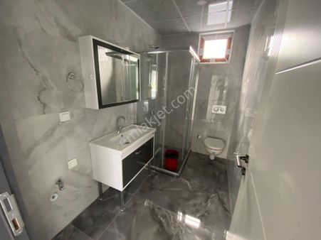 Kızıltoprakta Geniş Kullanışlı Yüksek Giriş