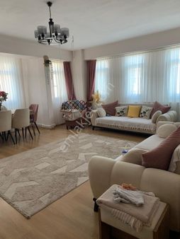 Saray Ağa Caddesi Üzerinde Deprem Sonrası Binadan Geniş 2+1