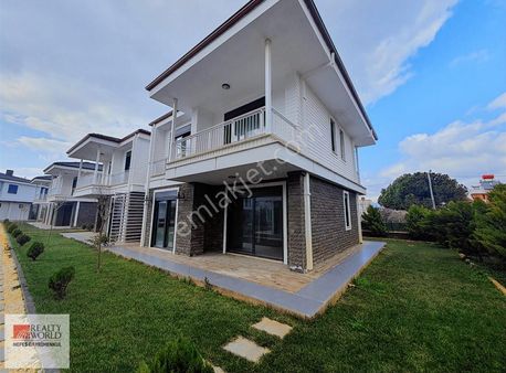 Rw Nefes'ten Pelitköy Sahil'de Satılık 3+1 Villa