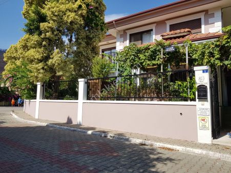 Köşe Konumlu, 360 M² Arsa Payına Sahip, 3 Katlı Tam Müstakil Villa