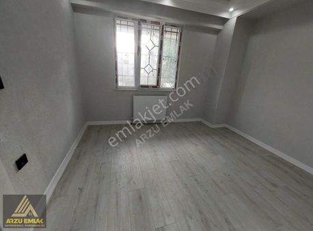 Arzu Emlak'tan Zübeyde Hanım Mah.satılık 2+1 Bahçe Kat Daire