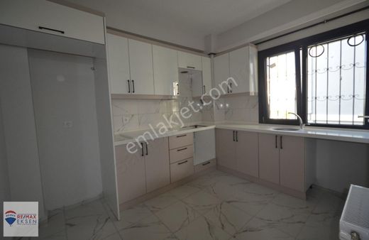 Ümraniye Huzur Mahallesinde 2+1 Satılık Daire