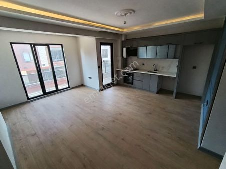 Altınkumda Doglgazlı Asansörlü Ebeveyn Banyolu Ön Cephe Sıfır 2+1