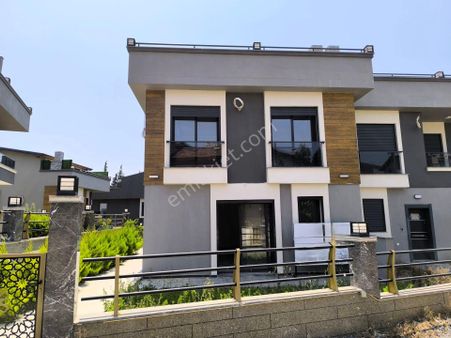 İzmir Menderes Özdere De Satılık Yazlık 4+1