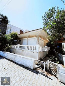 Didim Mavişehir Mahallesinde Denize Sıfır Satılık Villa