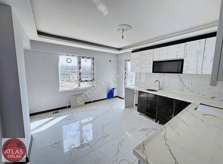 !!atlas Emlak Satılık!!hastane Karşısı Giyinmeo.önüaçık Geniş3+1