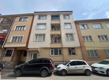 Rwlıfe// Kırmızıtoprak Mh. Akıncı Sokakta Satılık 3+1 Daire