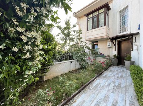 Bahçeşehir Akasya Adası Satılık Havuzlu Villa