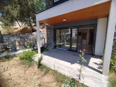 Bodrum Konacık Jandarma Mevkiinde Satılık 2+1 Bahçe Katı Daire