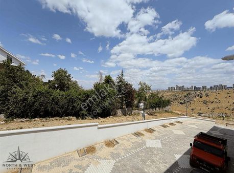 İncek'te Ara Katta Vadi Manzaralı Düz 2+1 Daire/north&west Gym