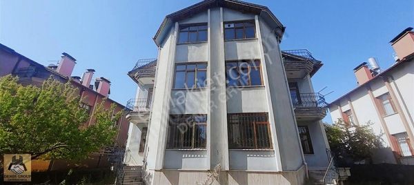Meram Yenişehir Mah. Gazze Cad. Yakın Site İçinde Villa