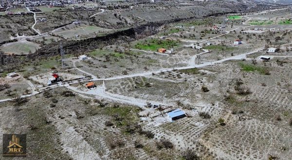 Reşadiye Mah Kullanıma Hazır 2 Adet Bağ Evi & Arsası