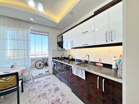 Karacaahmet'te Cadde Üzeri Cam Balkonlu Eksiksiz 2+1 Daire