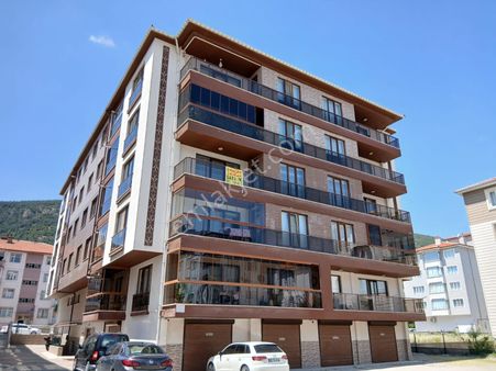 Akşehir Yarenler Mahallesinde Site İçerisinde Makascı Yapımı Ara Kat Satılık 3+1 Daire