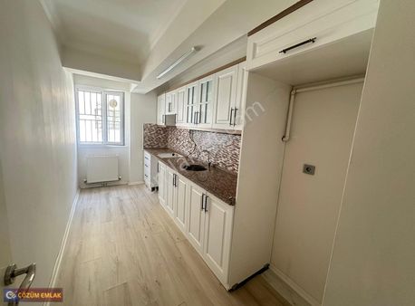 Çözüm Emlak'tan 1+1 Kapalı Mutfaklı Bahçeli Kiralık Daire