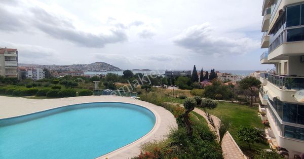 Kuşadası Marina Da Manzaralı Havuzlu Sitede 3+1