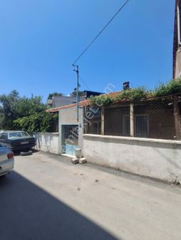 Karabağlar Yunus Emre Mahallesi'nde 300 Metrekare Arsa İçinde 140 Metrekare Ev Satılık