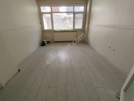 Yedıkule Hacıevhadın Çeşmesi Sok 2+1 Bahçeli Yapili Temız Satılık Daire