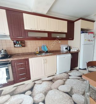 Avcılar D.köşklerde 3+1 10 Yıllık Bina Metrobüse Yakın Daire