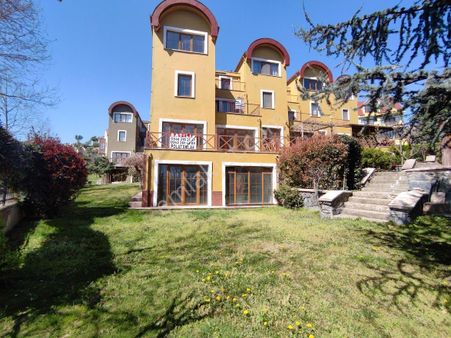 Polat Emlak'dan...iyi Konumda..bahçeli -natamam -köşe Villa