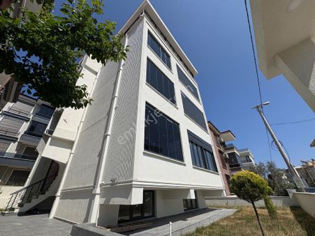 Arya'dan Altınoluk'ta Şık Tasarımlı 4+1 Ters Dubleks Daire