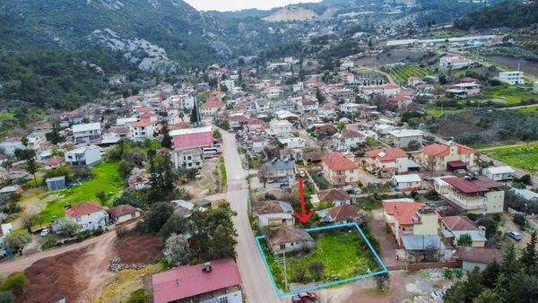 Adrasan Merkezde- İskanlı Evi Olan - 582 M2 Arsa