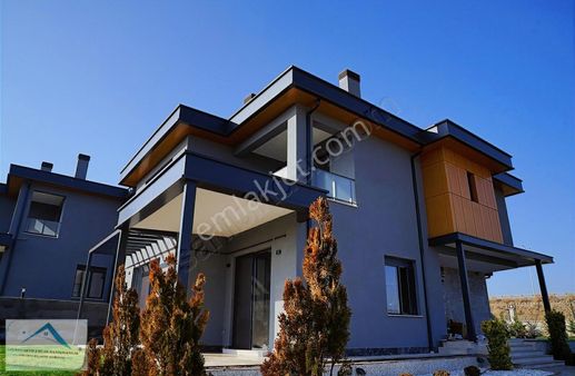 Gölbaşı Hacılar Mah. 940m2 Arsalı 4+1 308m2 Kulnım Alanı