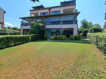 Polat Emlak'dan...havuz..geniş Bahçe..şömineli..3 Mutfaklı