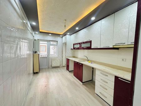 Güney Emlaktan Fırsat Satılık Daire !! Başak Mh. 3+1 Y.giriş Daire !!