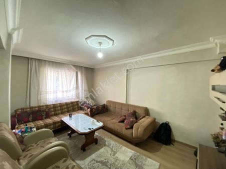 Rami Cuma Mahallesinde Satılık Bahçeli Ferah Ara Kat Daire