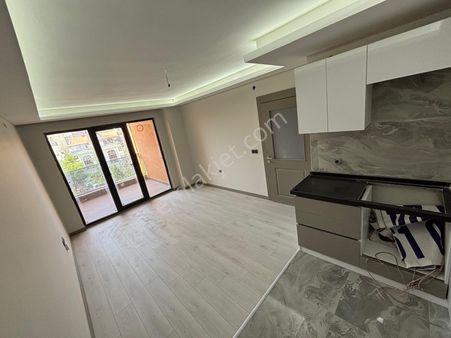 Tuna'dan Cadde Üstü Çift Banyolu Orta Kat Ön Güney Cephe