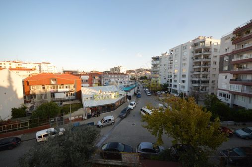 Emlaksal'dan Korutürk'te Kiralık 5+1 Çift Cepheli, Bahçeli Villa