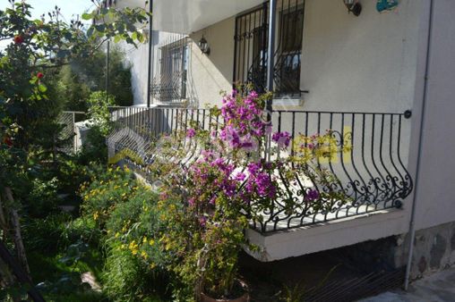 Emlaksal'dan Satılık, İşbankası Evlerinde,3+1bahçeli Müstakil Ev