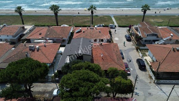 Kuşadası Nazilli Sitesinde Plaja 50 Metre Yenilenmiş Satılık Yazlık