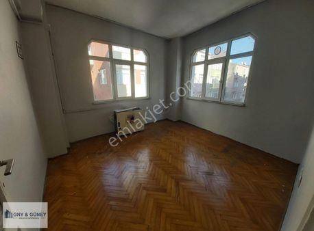 Güney Emlak'tan Silivri Kapı'da 2+1 65 M2 Köşe Satılık Daire