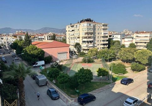 Dudayev Bulvarını Dik Kesen Sokakta Önü Park 3+1 Daire