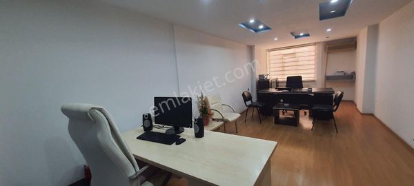 Rota'dan Çınar Sinema Yanı Denizli Çarşısı İşhanında Kiralık Mutfaklı Ofis