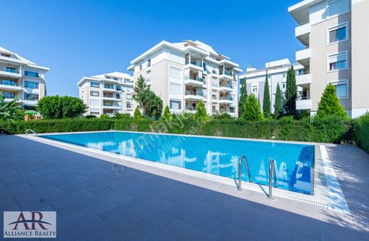 Konyaaltı-uluç Şefik Aker Sitesinde Mobilyalı Kiralık Dubleks