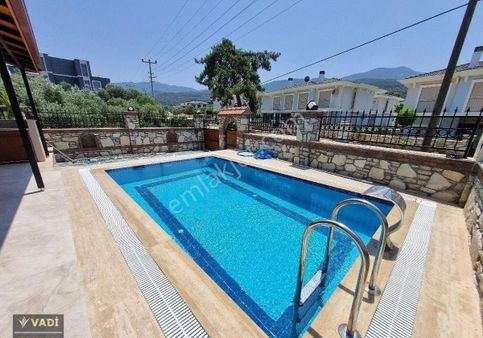 Kuşadası Davutlar Termal Bölgede Satılık Özel Havuzlu Tek Müstakil Yazlık